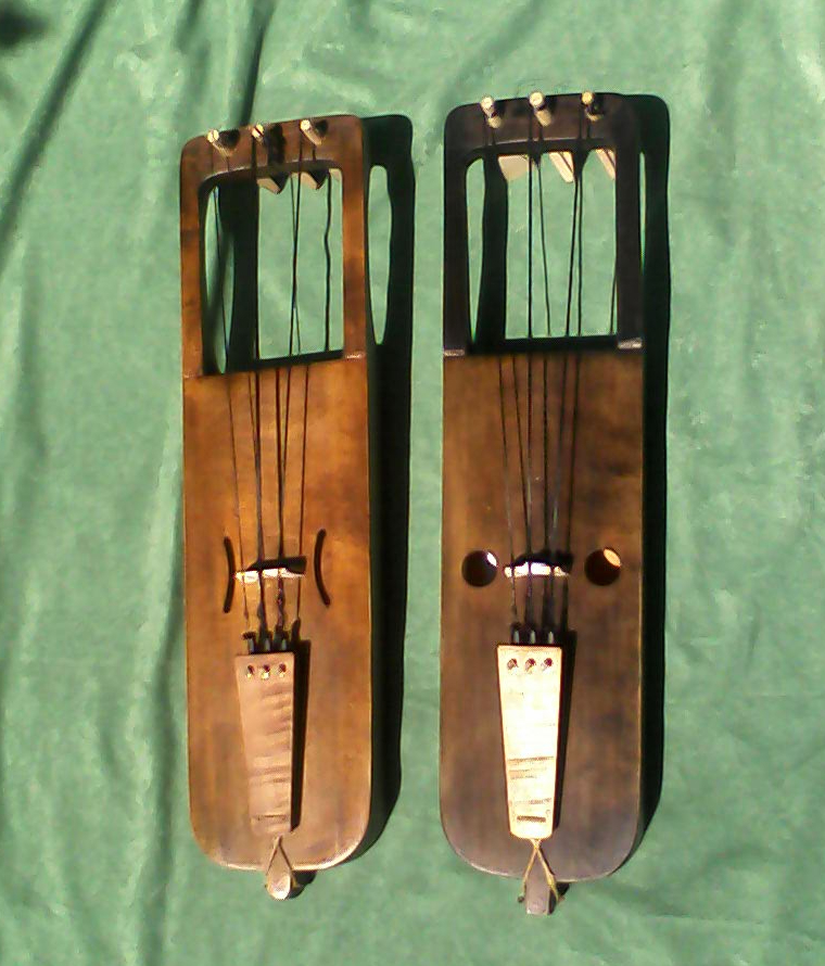 2 bowed lyres