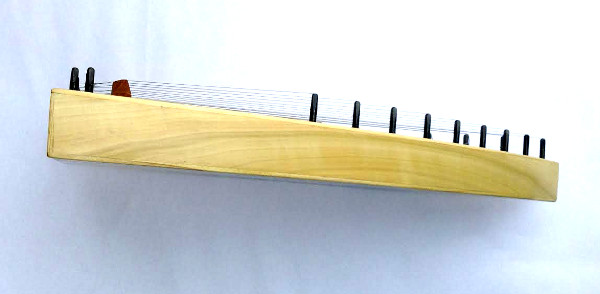 side of diatonic bowed psaltery