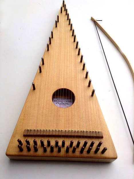 close up bowed
psaltery