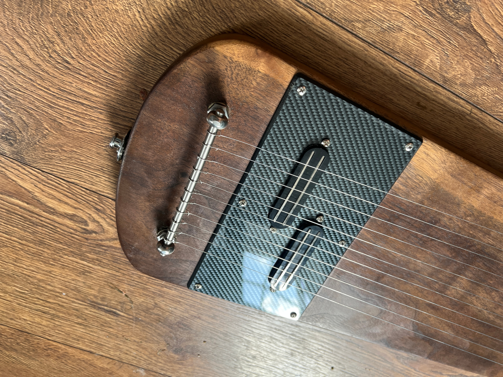 close up walnut electric kantele 