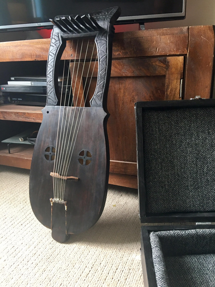 lyre
with case