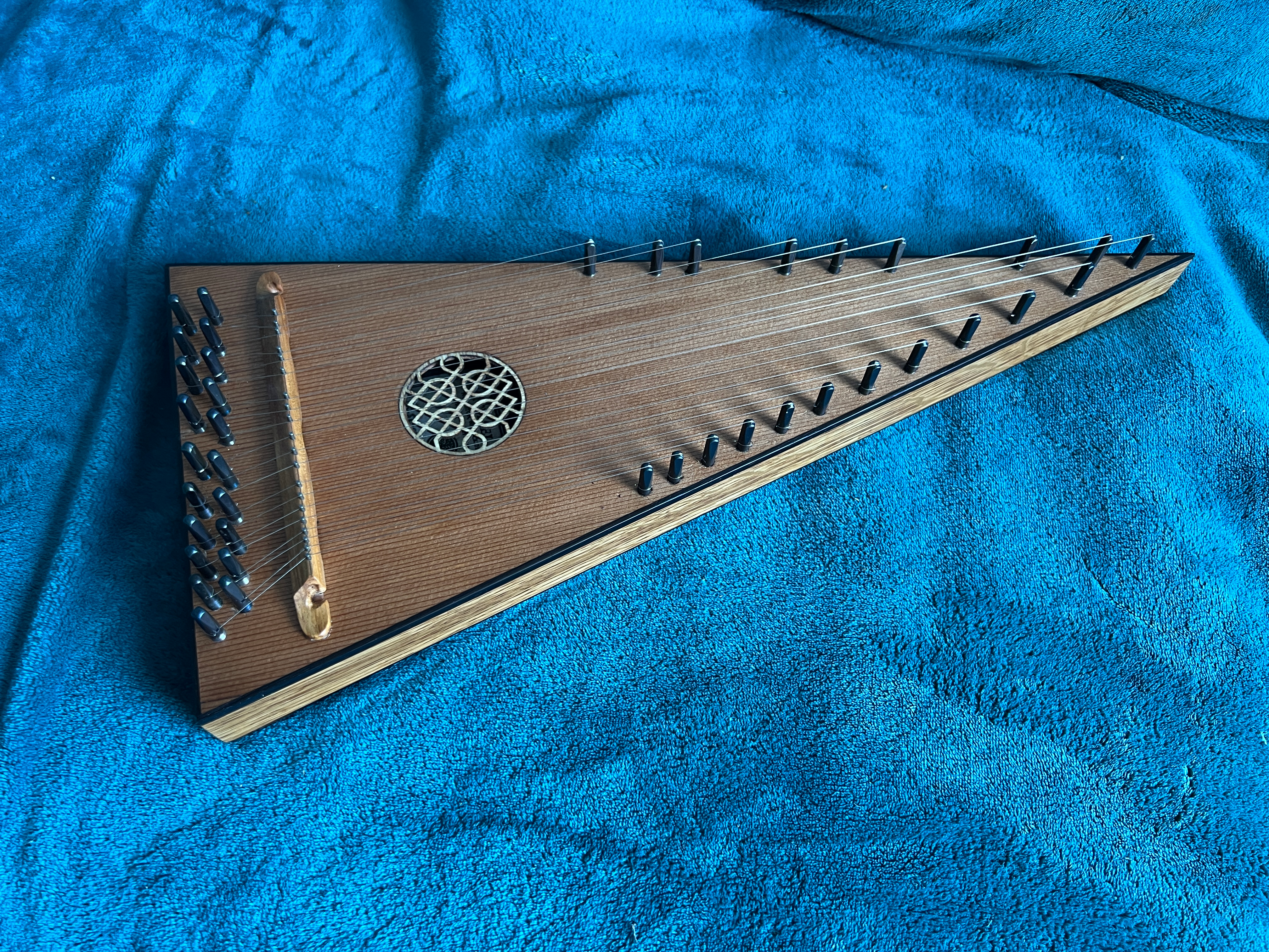 close up Bowed Psaltery Soprano C model Oak and Cedar
